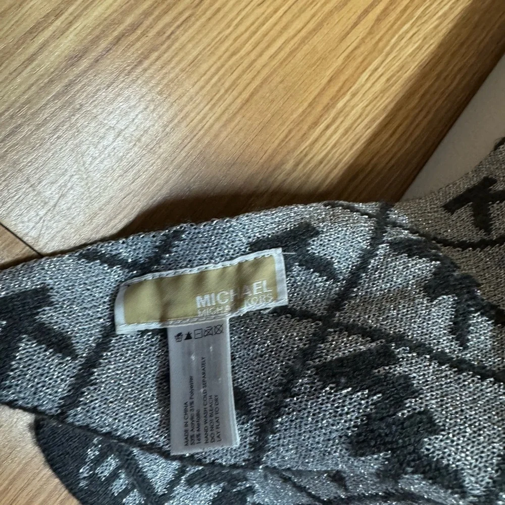 Michael Kors .  Black and Gray Logo Scarf